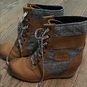 Sorel Tan and Gray Lace-Up Boots
